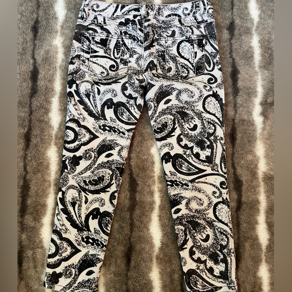 Alice + Olivia Black and White Paisley Ankle Pants Sz 4 - Picture 3 of 8